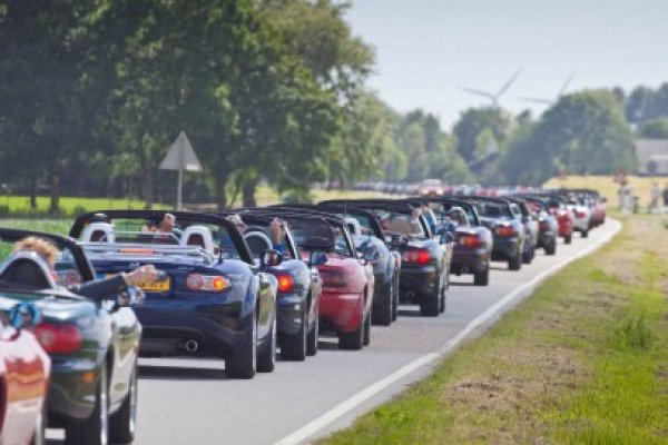 Mazda MX-5 a stabilit un nou record mondial